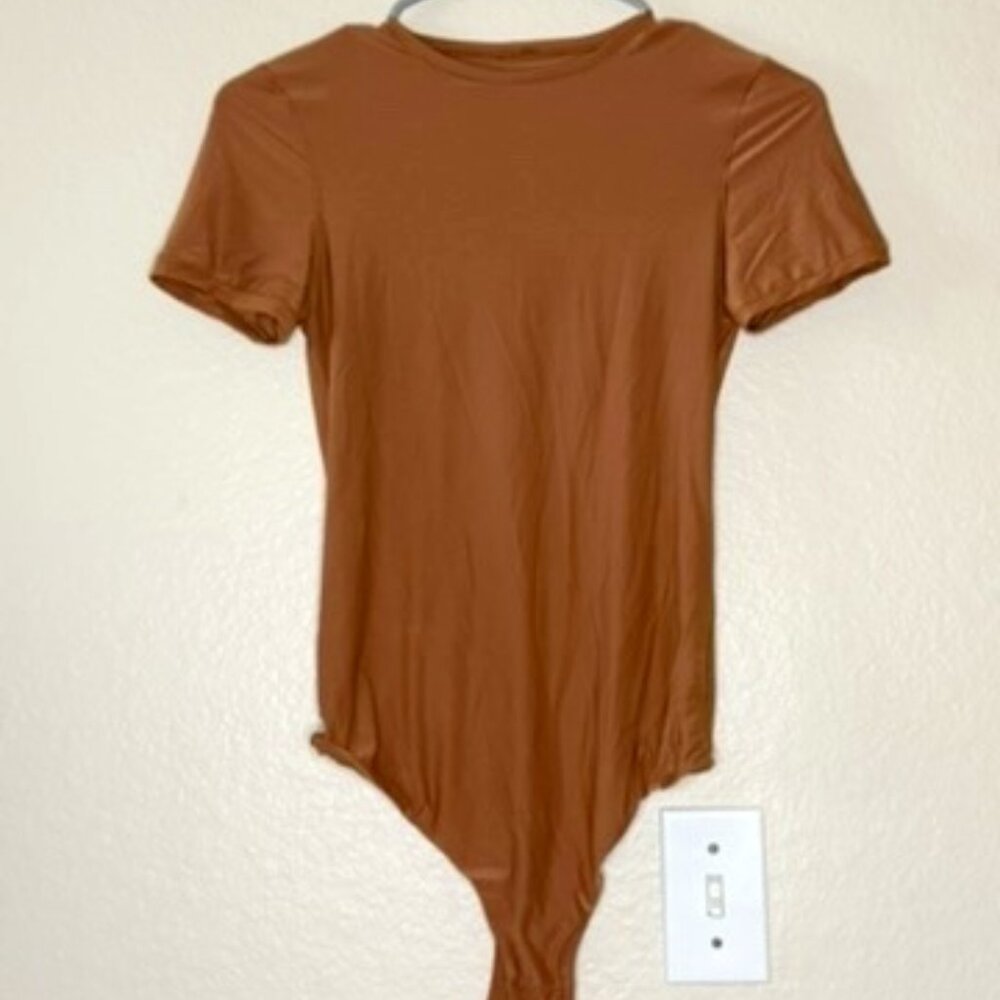 Aerie SmoothEZ Brown Short Sleeve Bodysuit (Size M)